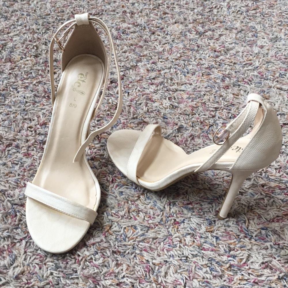 Never worn Rue21 cream heels 8/9